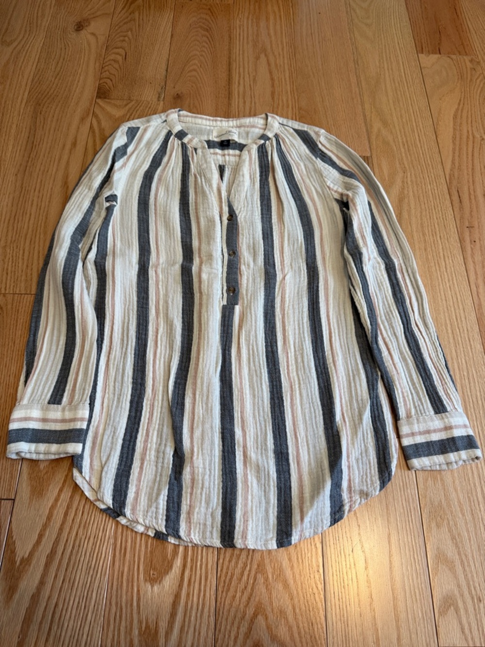 Universal threads Striped Long-Sleeve Henley Top - Cream and Gray NWOT